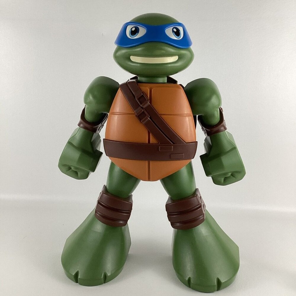 Teenage Mutant Ninja Turtles Jumbo 20" Storage Figure Leonardo Collector Case